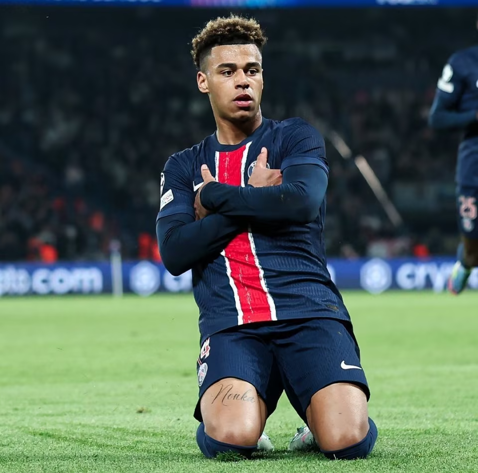 关于巴黎圣日耳曼客场横扫雷恩，法甲霸主地位无人能动摇的信息