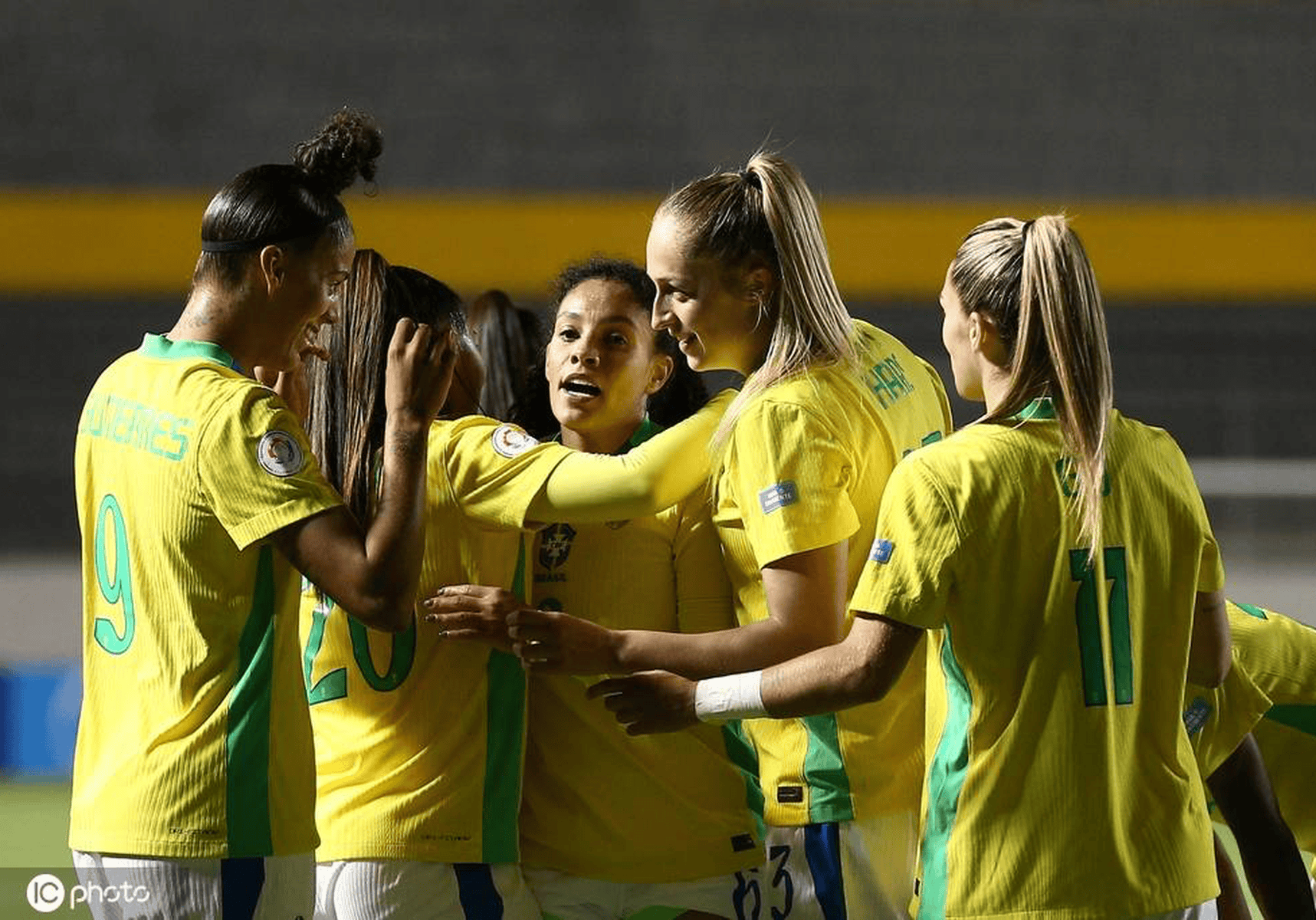 巴西女排队击败强敌，晋级四强的简单介绍