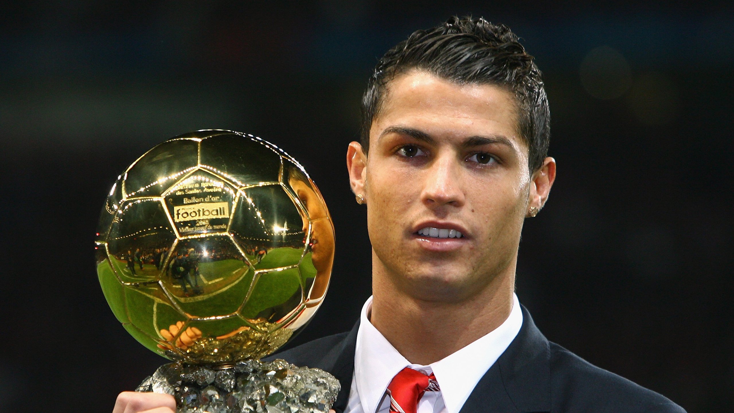 绿茵场上的平行宇宙，当德甲争冠战遇见伊拉克制霸佛罗伦萨的足球寓言