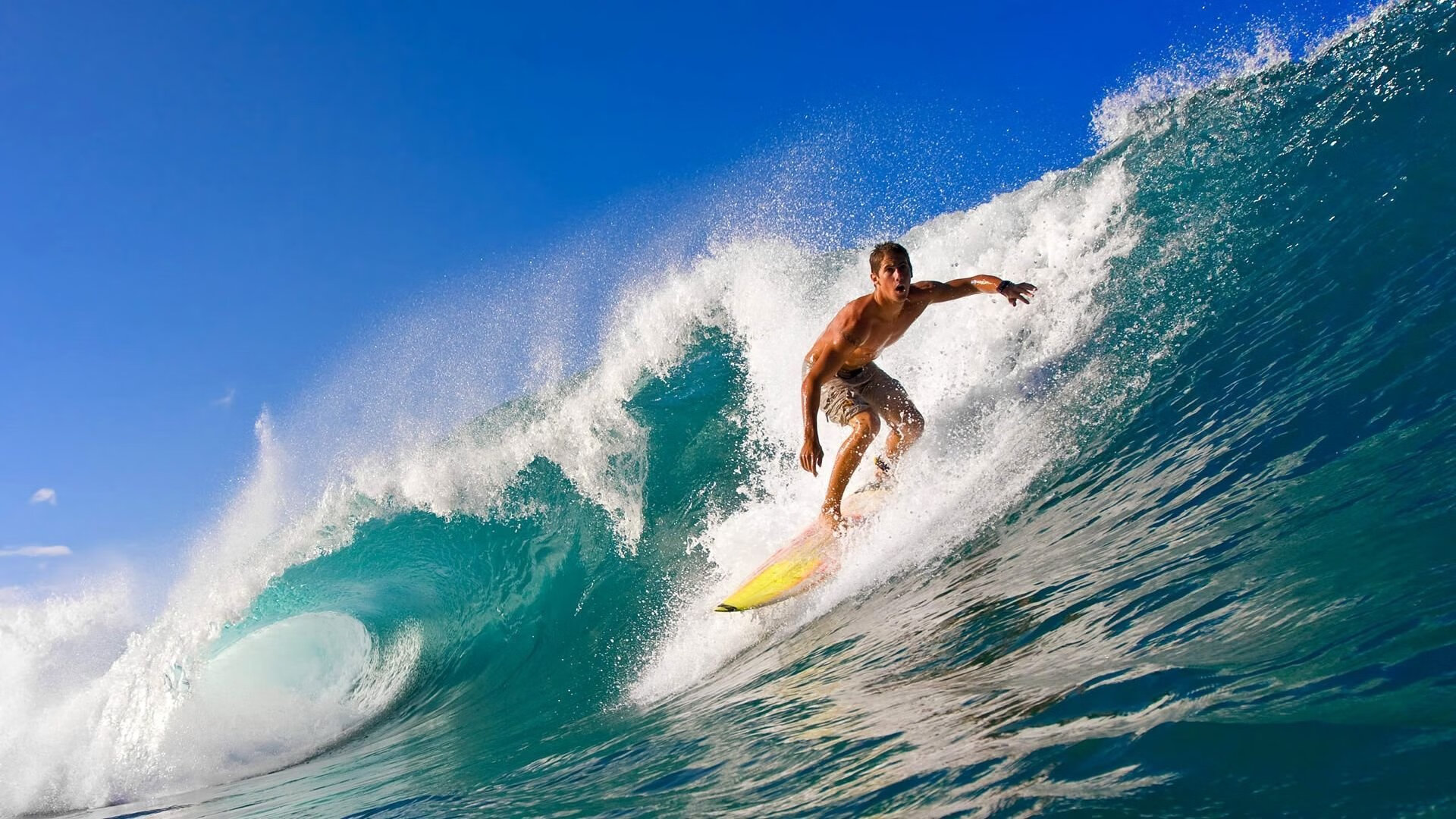 极限边缘的胜利，红牛二队险胜迈凯伦，诺里斯刷新单圈纪录背后的战术博弈